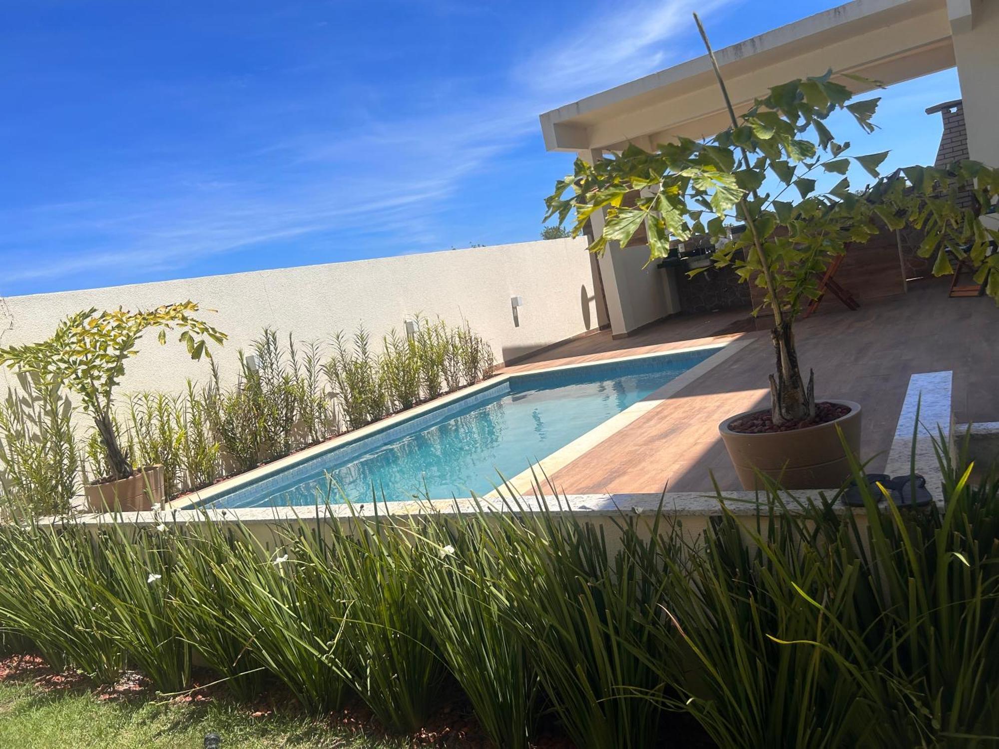 Com Piscina, Ar Condicionado, Novo , Bem Localizado Apartamento *