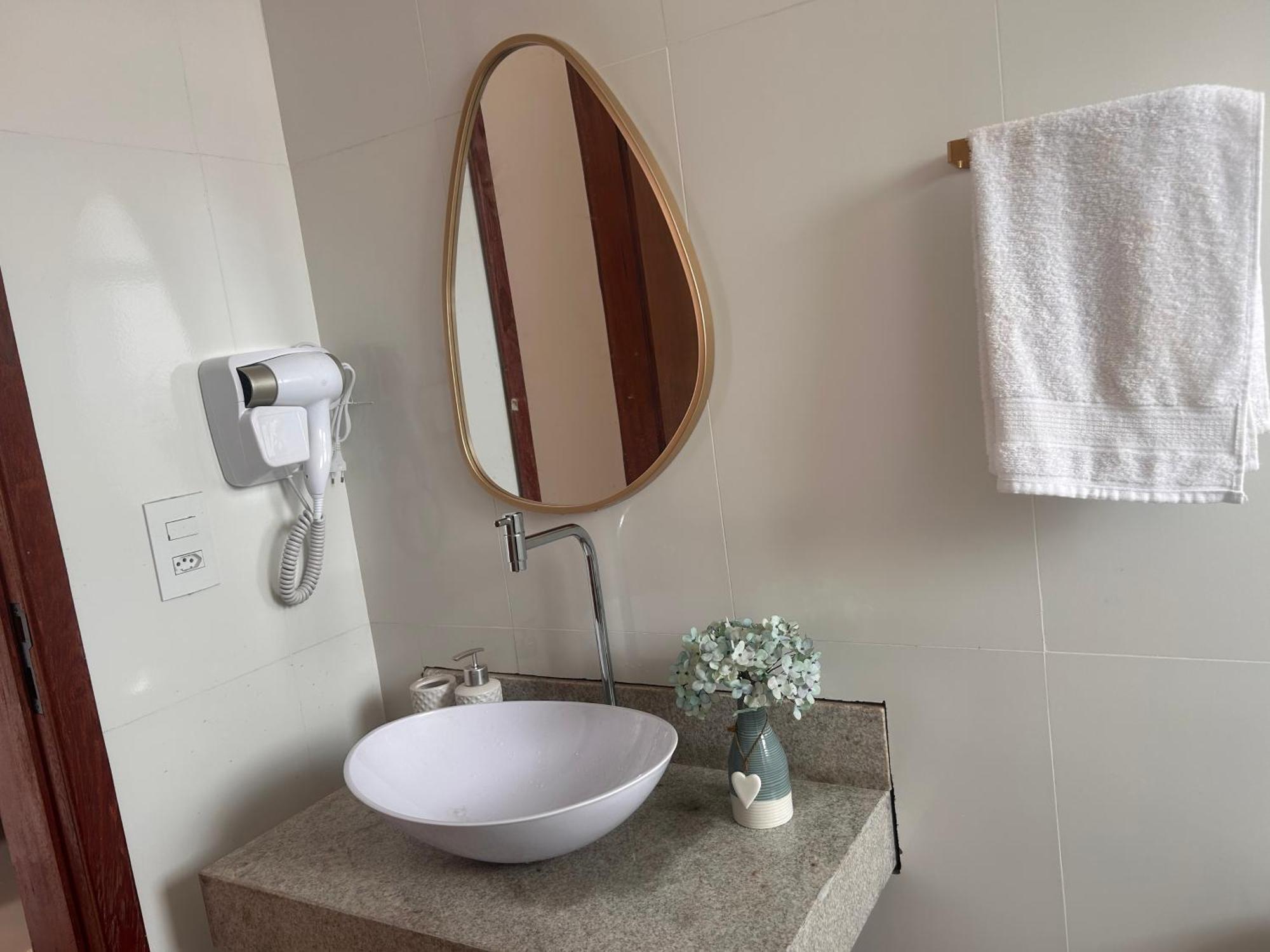 Com Piscina, Ar Condicionado, Novo , Bem Localizado Apartamento *
